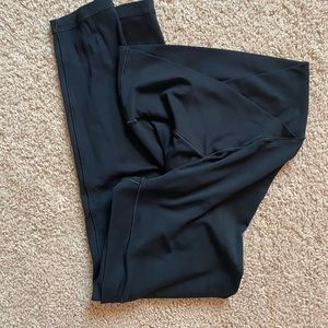 Arie, Size Medium, Offline Crossover leggings